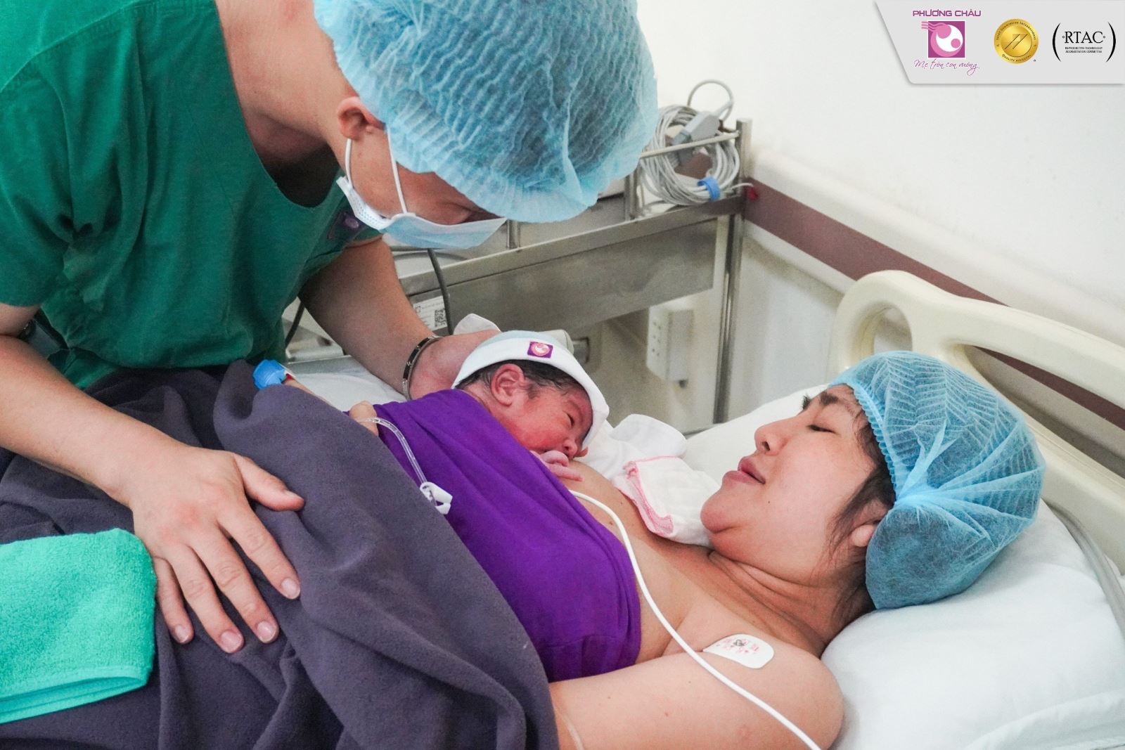 Bệnh viện quốc tế Phương Châu giới thiệu đến các gia đình dịch vụ GÓI SINH với nhiều ưu đãi hấp dẫn. Dễ dàng tiếp cận dịch vụ chăm sóc TIÊU CHUẨN QUỐC TẾ VỚI CHI PHÍ ĐI SINH ĐƯỢC DỰ TRÙ và nhiều dịch vụ tiện ích khác, các mẹ bầu an tâm tận hưởng một hành trình làm mẹ nhàn tênh, hạnh phúc 